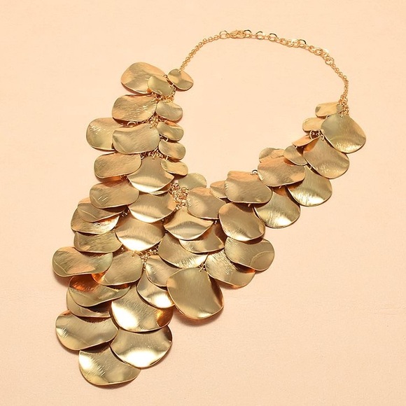 NWOT. Zara Golden Metal Plate Bib Necklace. - Picture 5 of 9